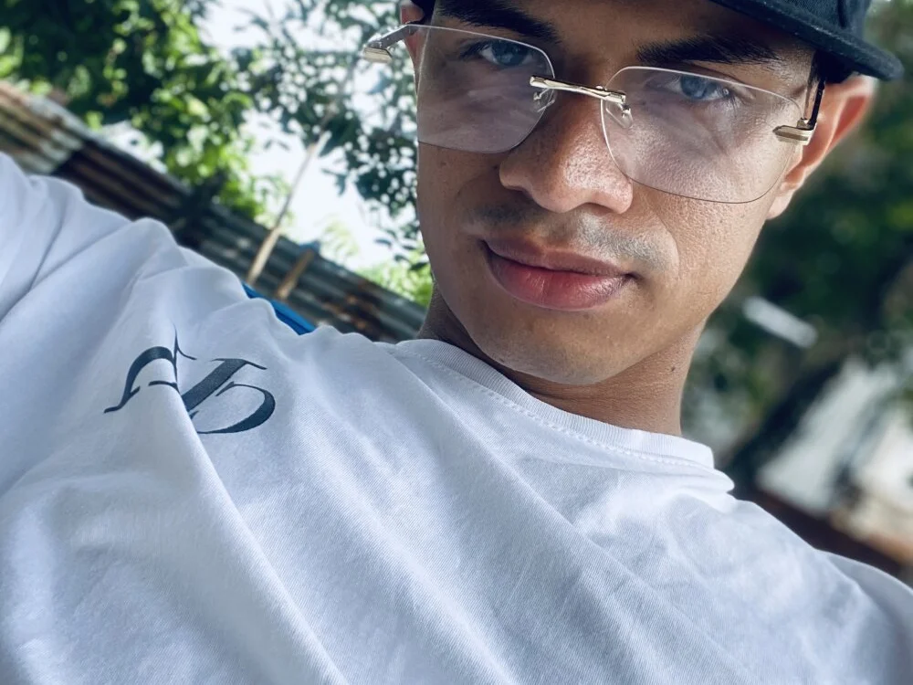 Alexander19Che offline XXX-chatje