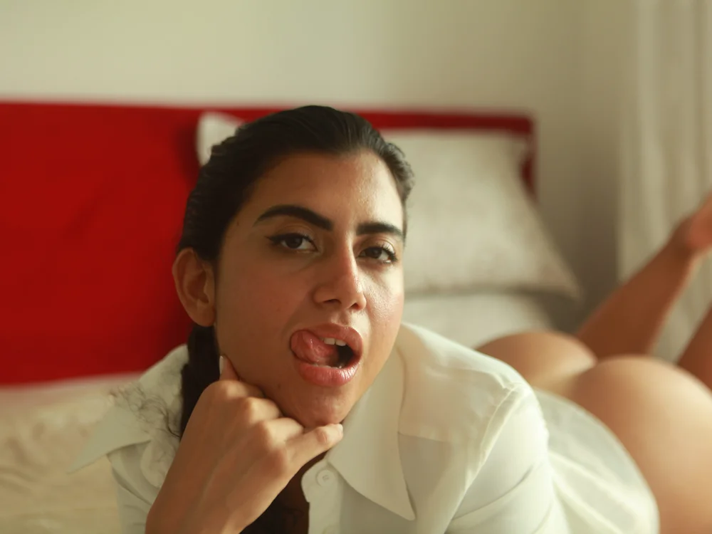 deusaludovica Adlı Modelin Çevrimdışı XXX Sohbeti
