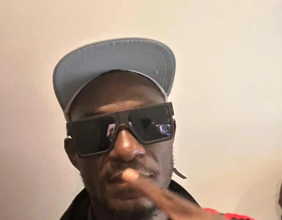 Ashcand2's Offline Chat Room