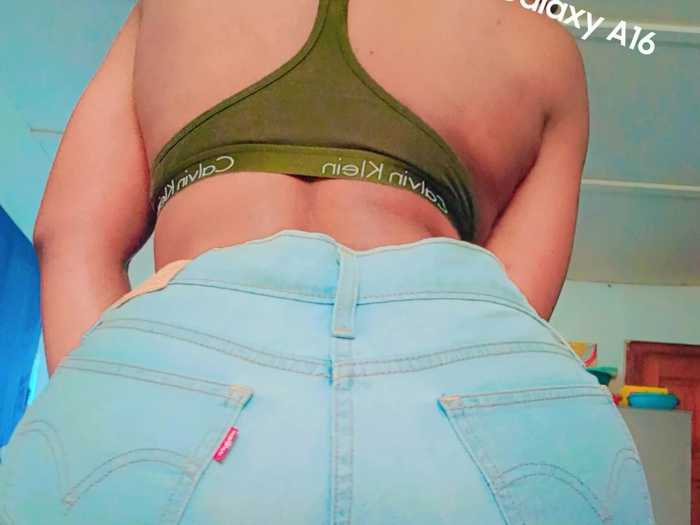 SweetHunDivaX_ offline XXX-chatje