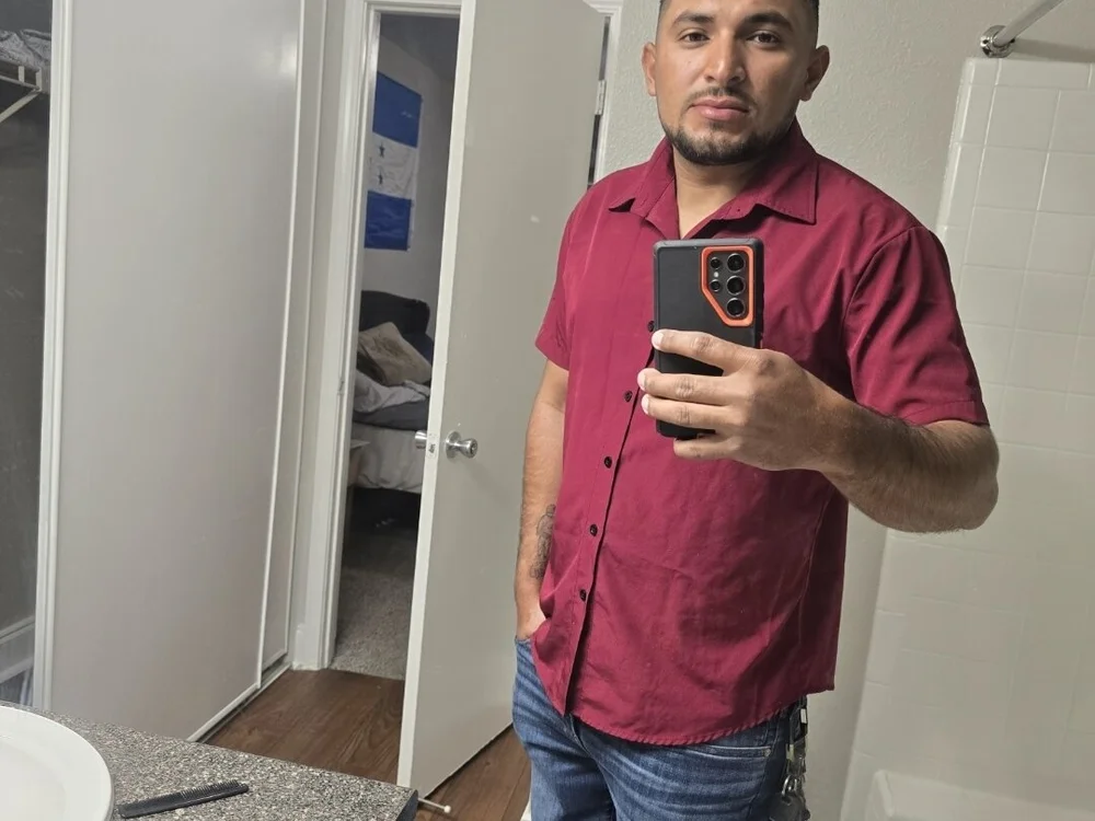 Luis1701_'s Offline Chat Room
