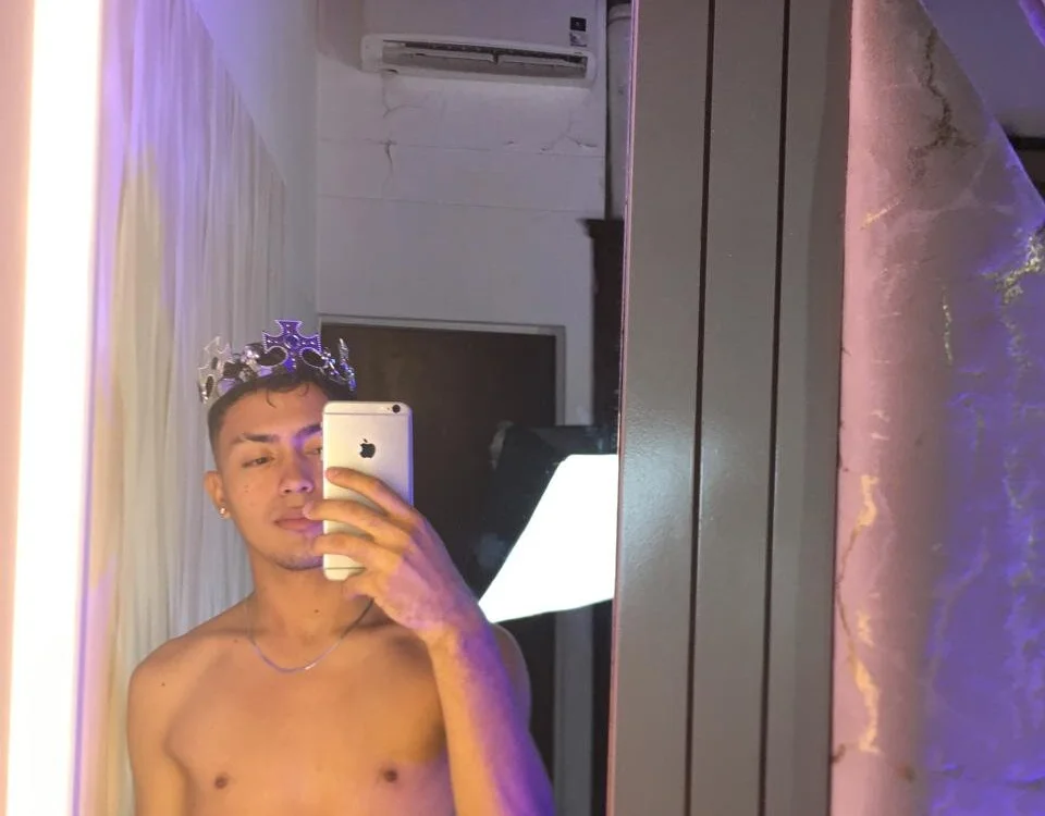 VERY_HOT_GUYS' Offline XXX Chat