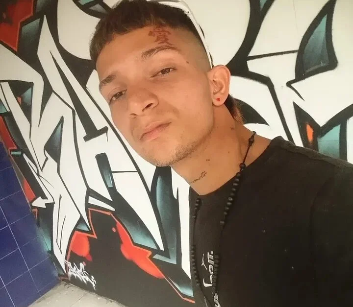 Straight_Guy22n Offline XXX chat