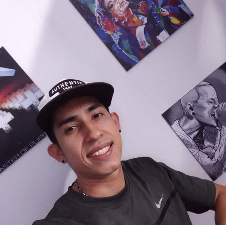 leandro_18's Offline Chat Room