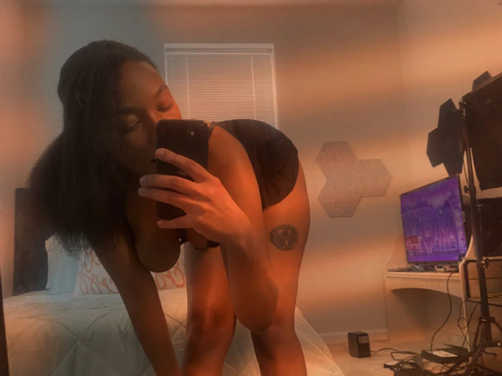 EatSweetMolly's Offline XXX Chat