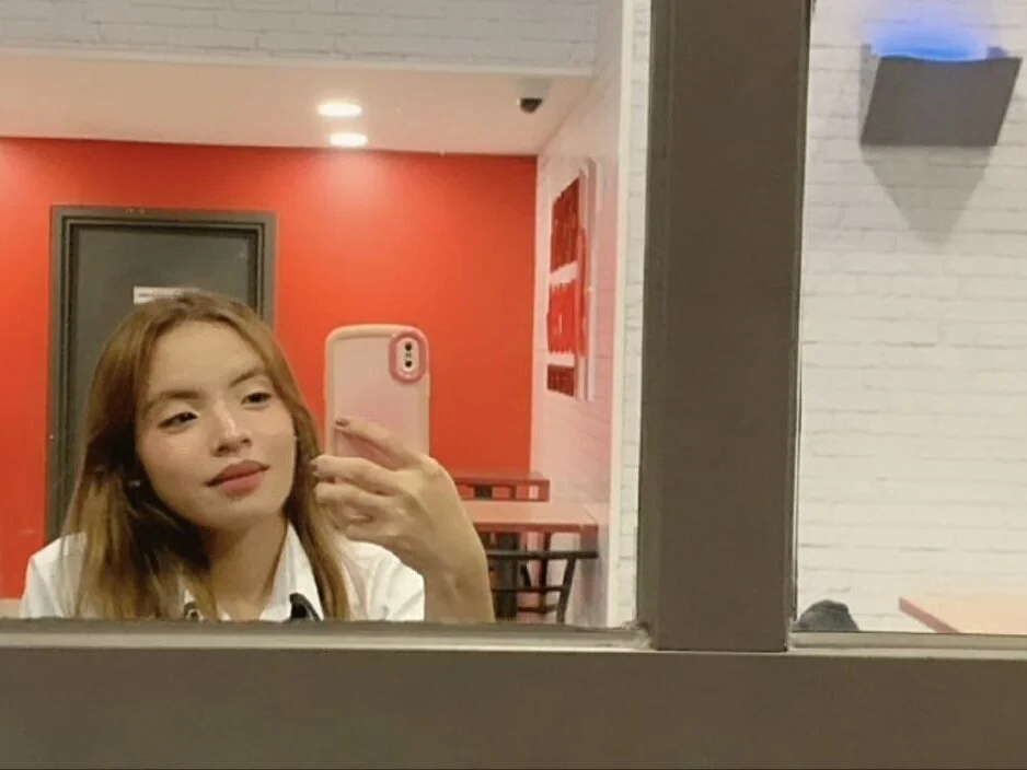 NenaCorlee Adlı Modelin Çevrimdışı XXX Sohbeti