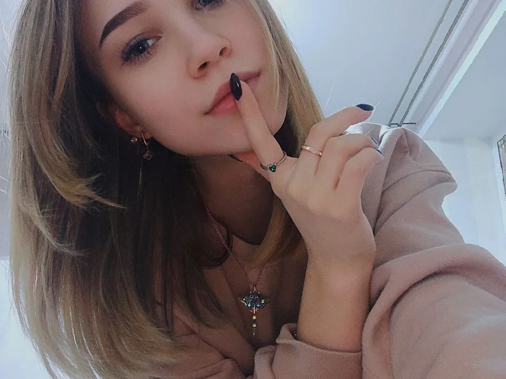 Melani_Devis' Offline XXX Chat