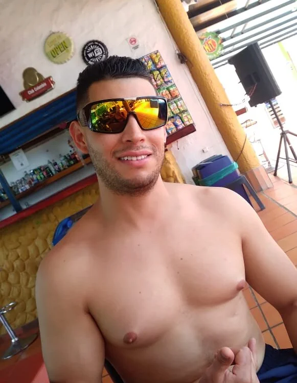 LuisE33's Offline XXX Chat