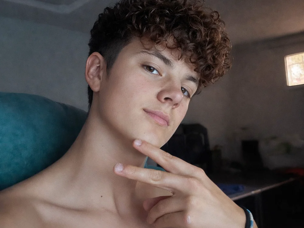 tom27776's Offline XXX Chat