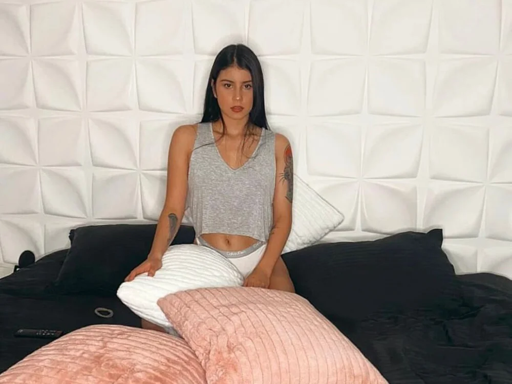 gianellaa_'s Offline Chat Room