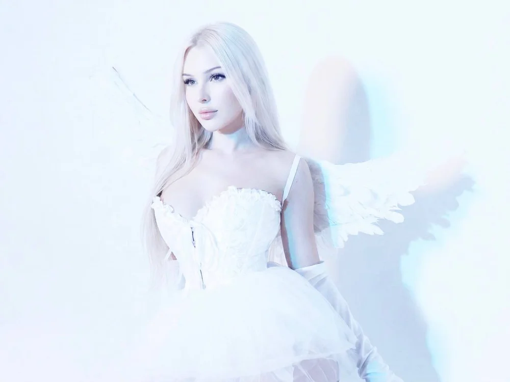 Jessy_Blonde Offline XXX-Chat