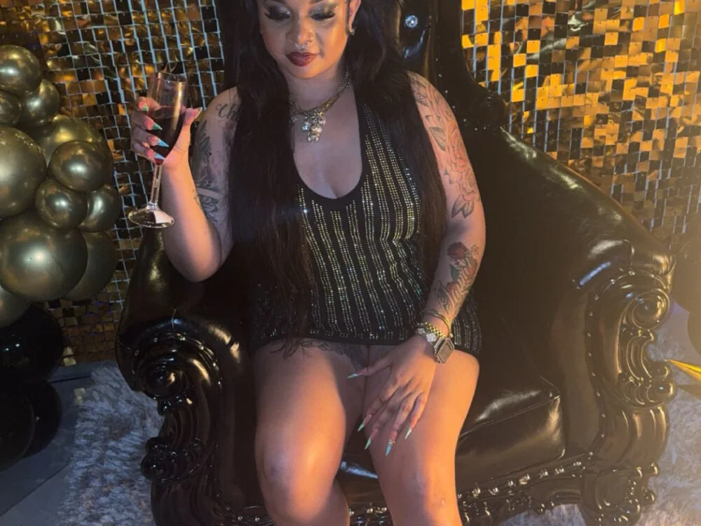 Nickisha23 離線 XXX 聊天