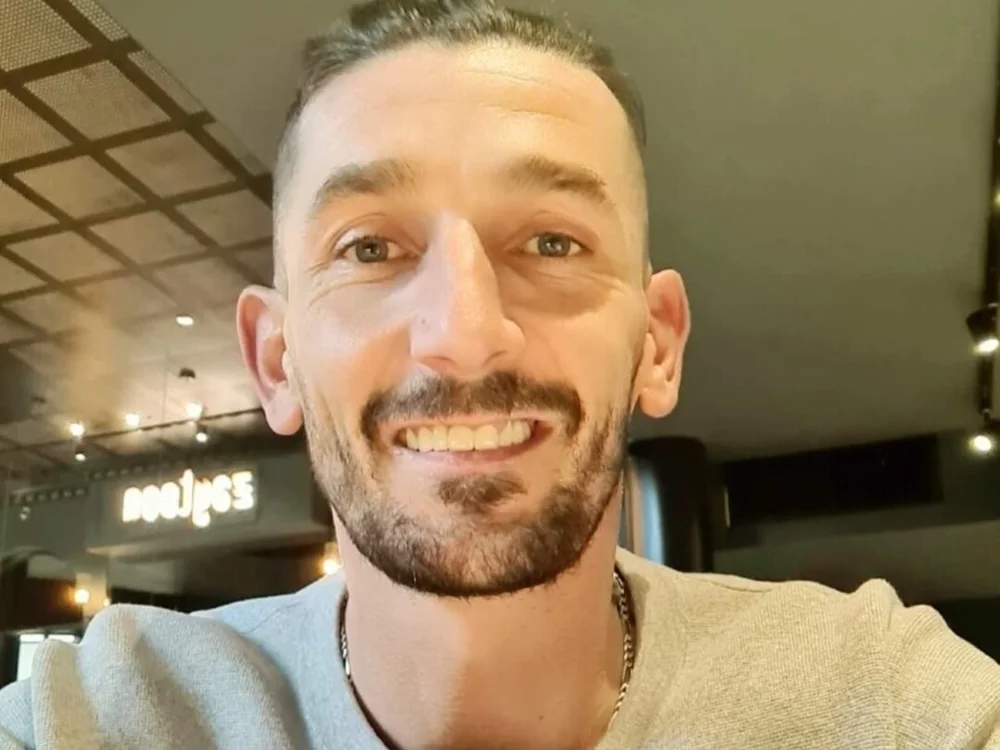 AlexxxHardDick offline chatrum