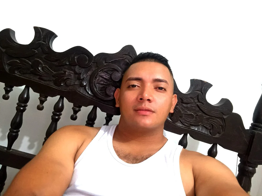 colombiansex77's Offline XXX Chat