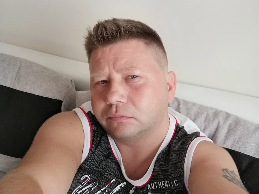 Sesek38's Offline XXX Chat