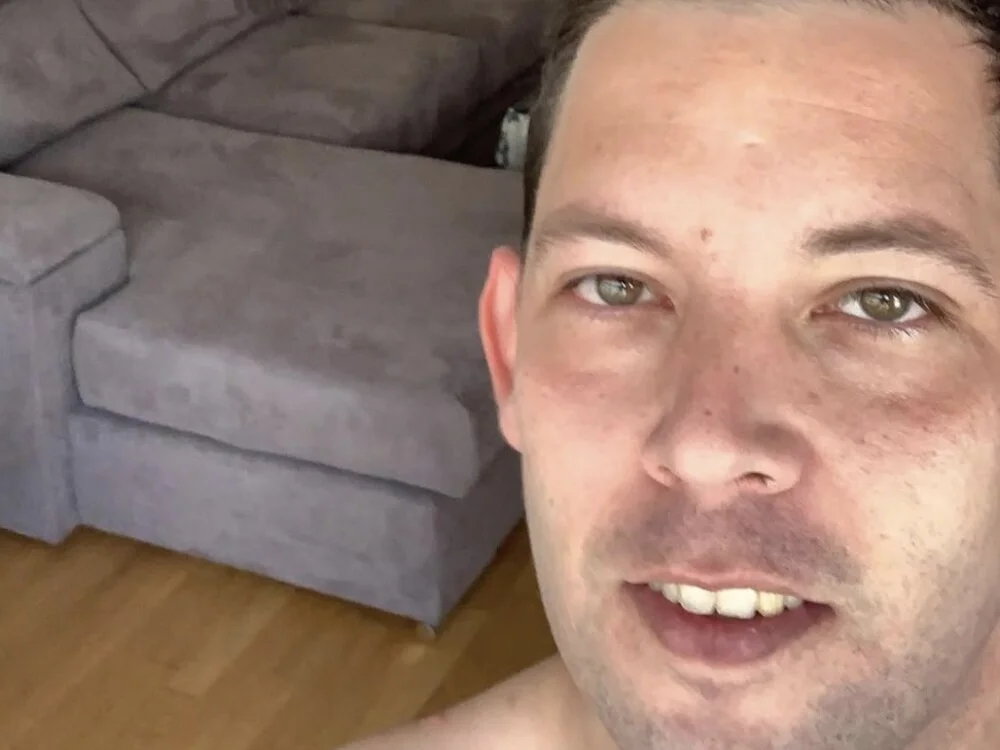 Cristian37x Adlı Modelin Çevrimdışı XXX Sohbeti