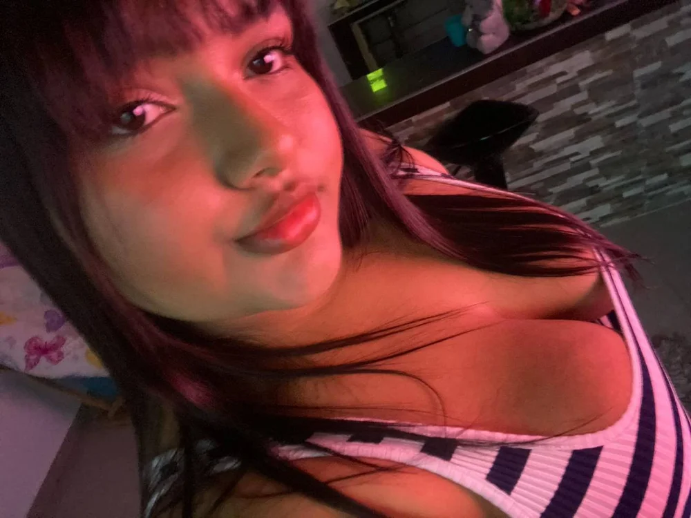 Celeste_Morgan's Offline XXX Chat