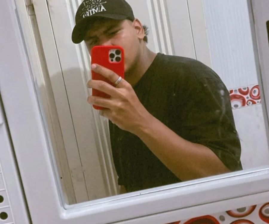 Matias_Horny18 离线XXX聊天