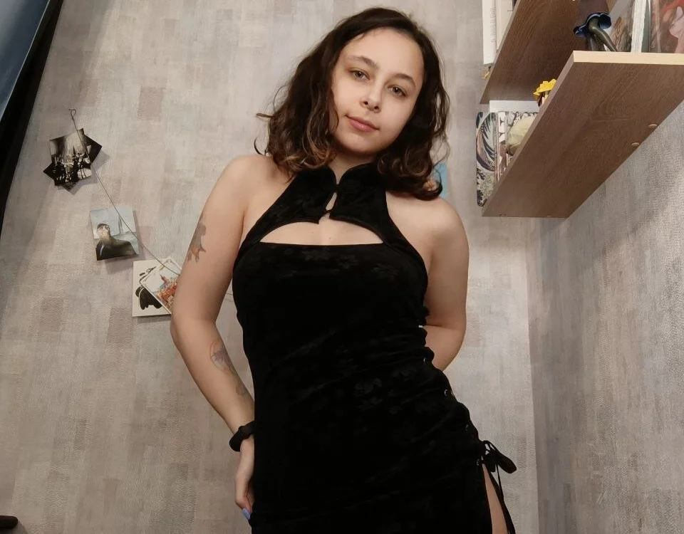 Agatha_Sade Adlı Modelin Çevrimdışı XXX Sohbeti