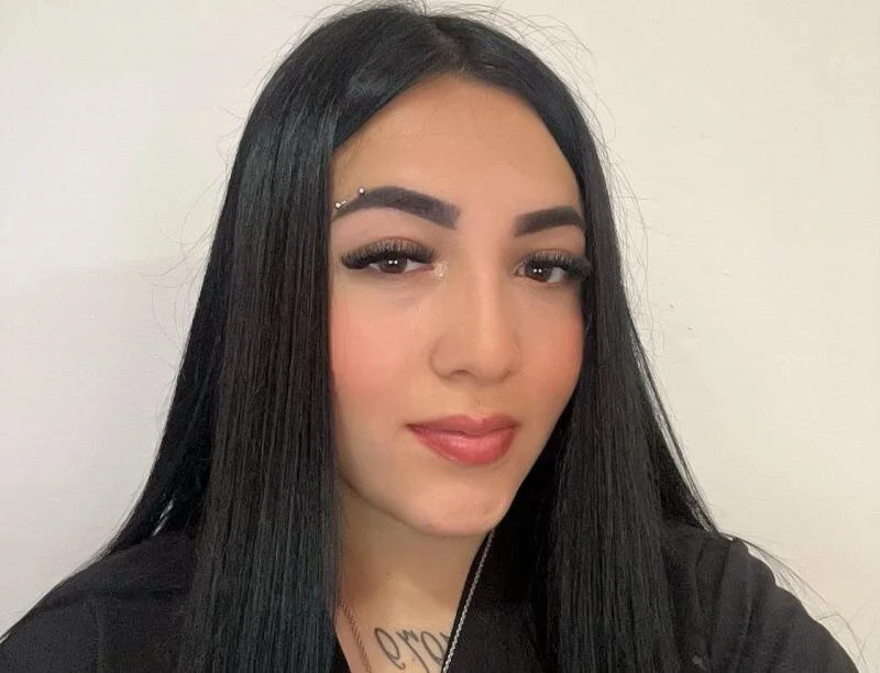 emy_gray_1's Offline Chat Room