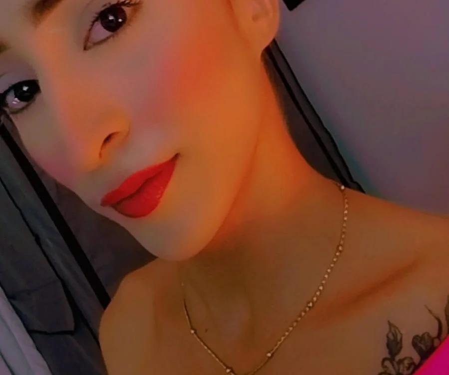 ValentinaHott's Offline Chat Room