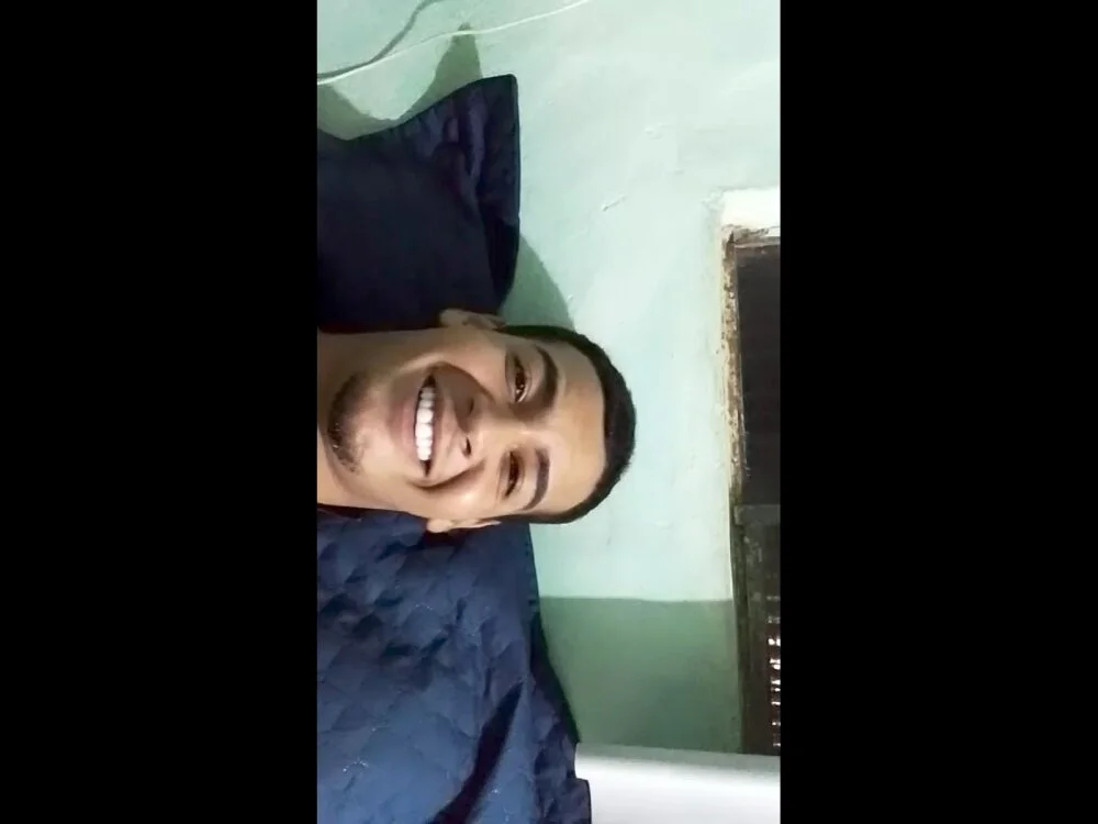 Thziin00 Offline XXX-chat