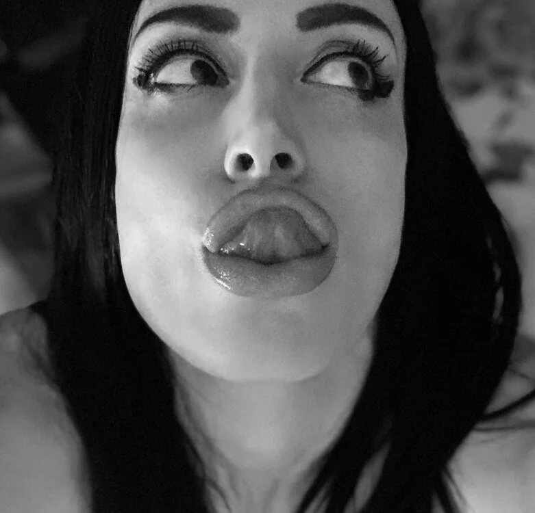 แชท XXX ออฟไลน์ของ AlicianeFrancaise