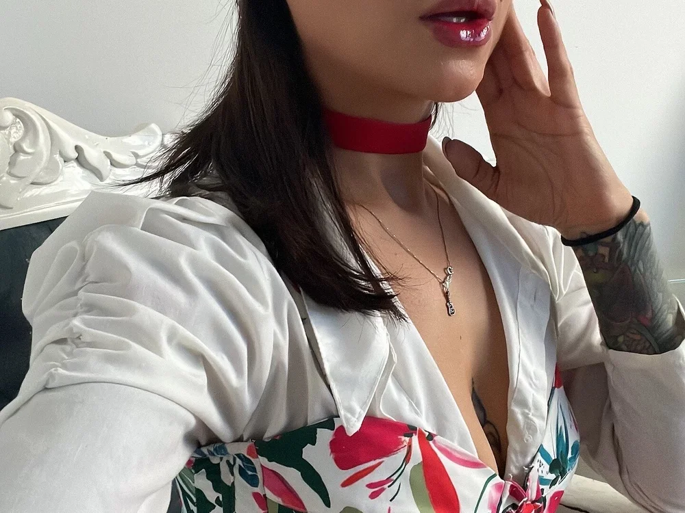 Selena_G69 Offline XXX-chat