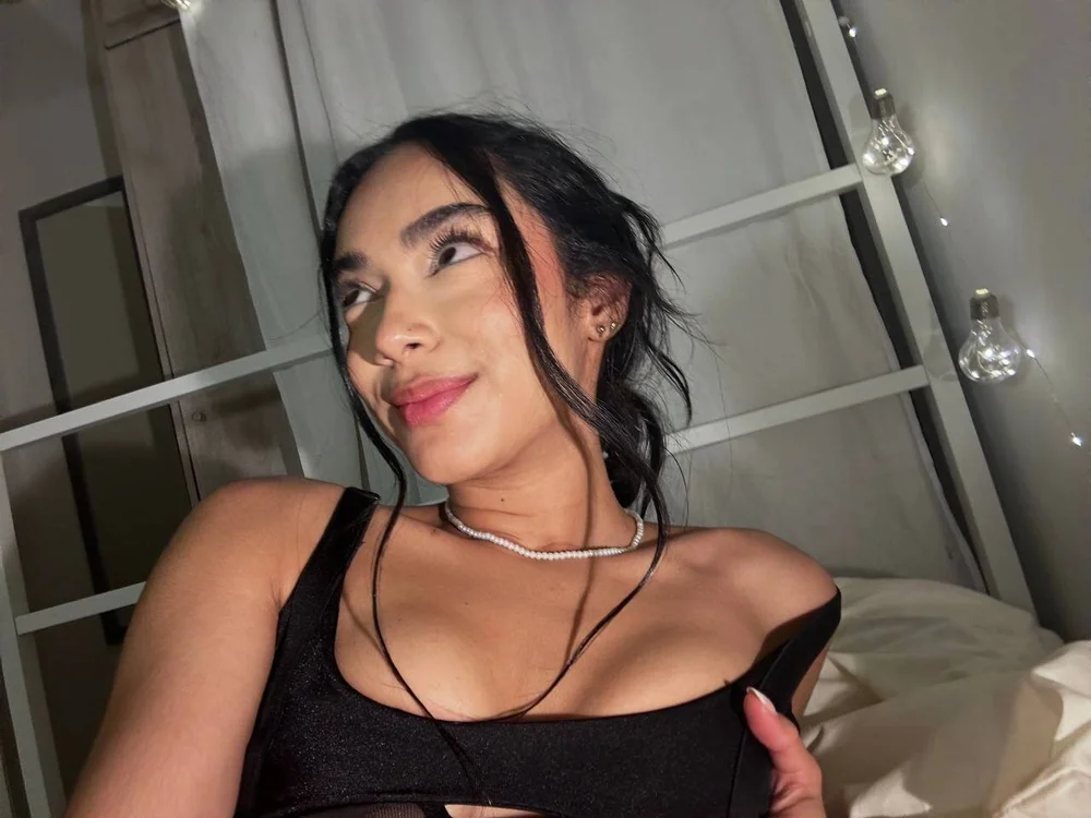 Lia_Sab Offline XXX-Chat