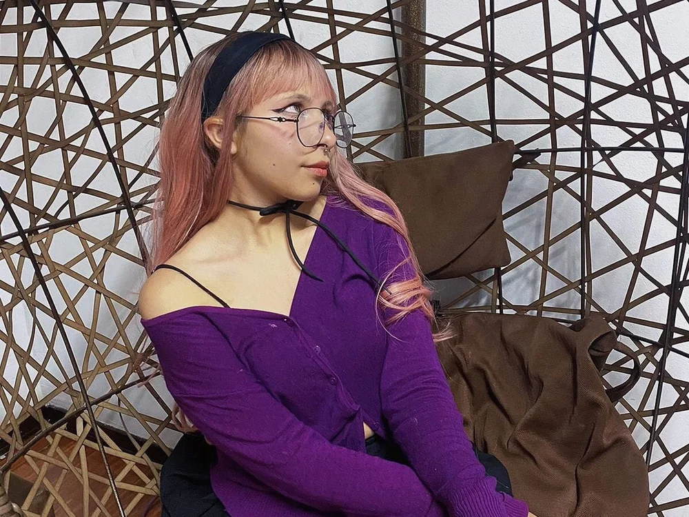Julie_dance's Offline Chat Room