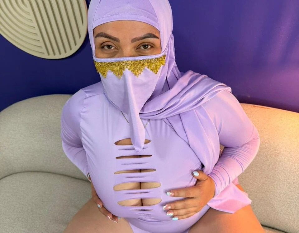 Alaya_Lux Offline XXX Chat