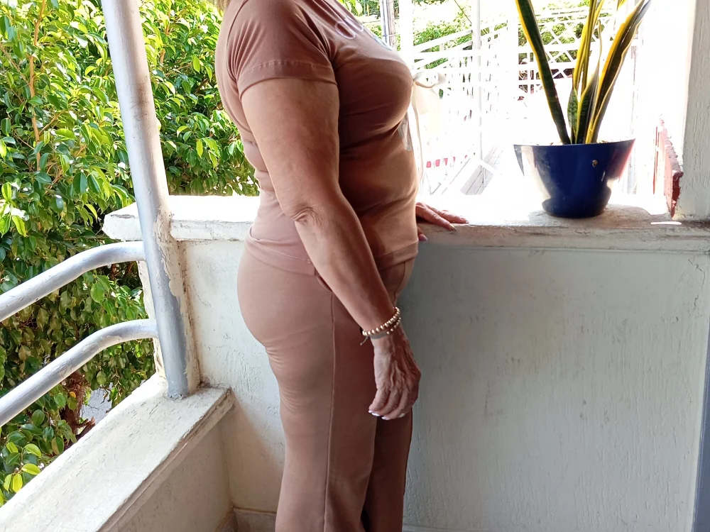 Alaya_milf's Offline Chat Room