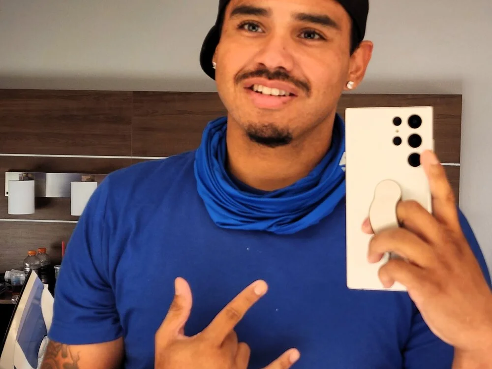 دردشة ReesesPns الجنسية دون اتصال