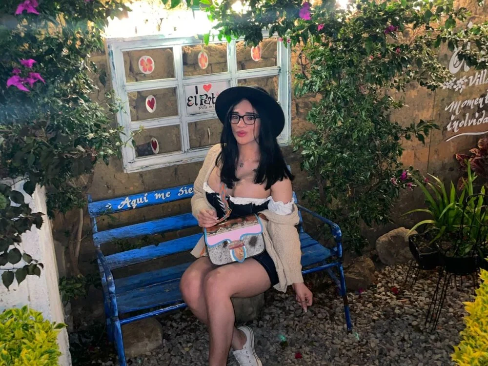 camii_sex's Offline XXX Chat