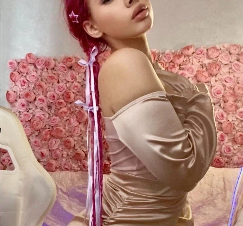 PinkyTrix live XXX chat