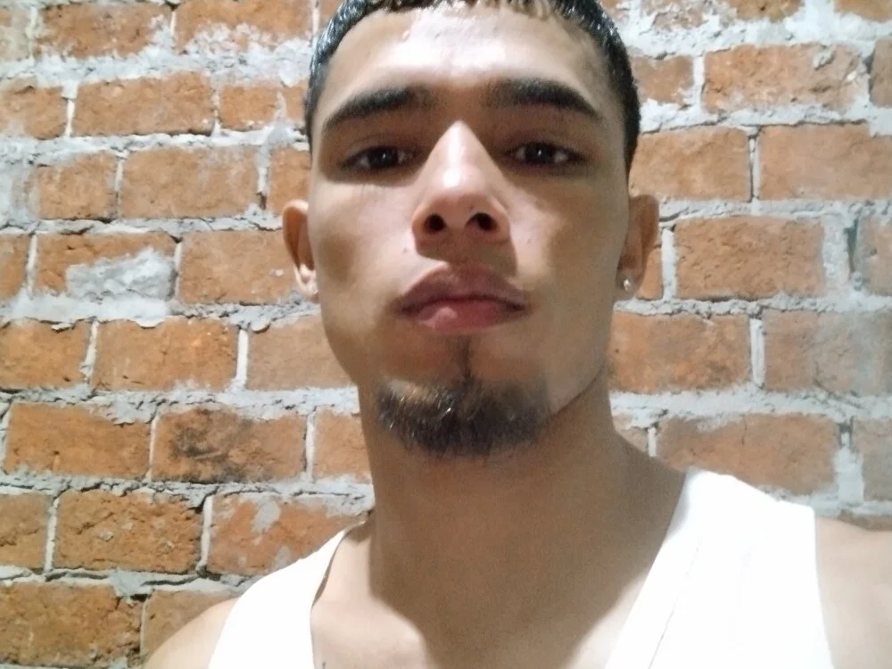 Juliancr7777 offline XXX-chatje