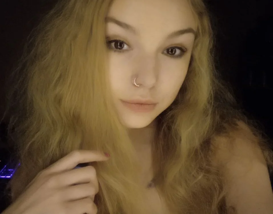 SharonVega's Offline Chat Room