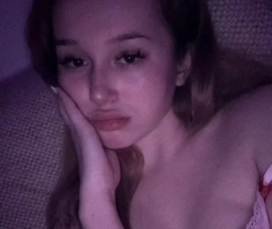 Red__sunnny Adlı Modelin Çevrimdışı XXX Sohbeti