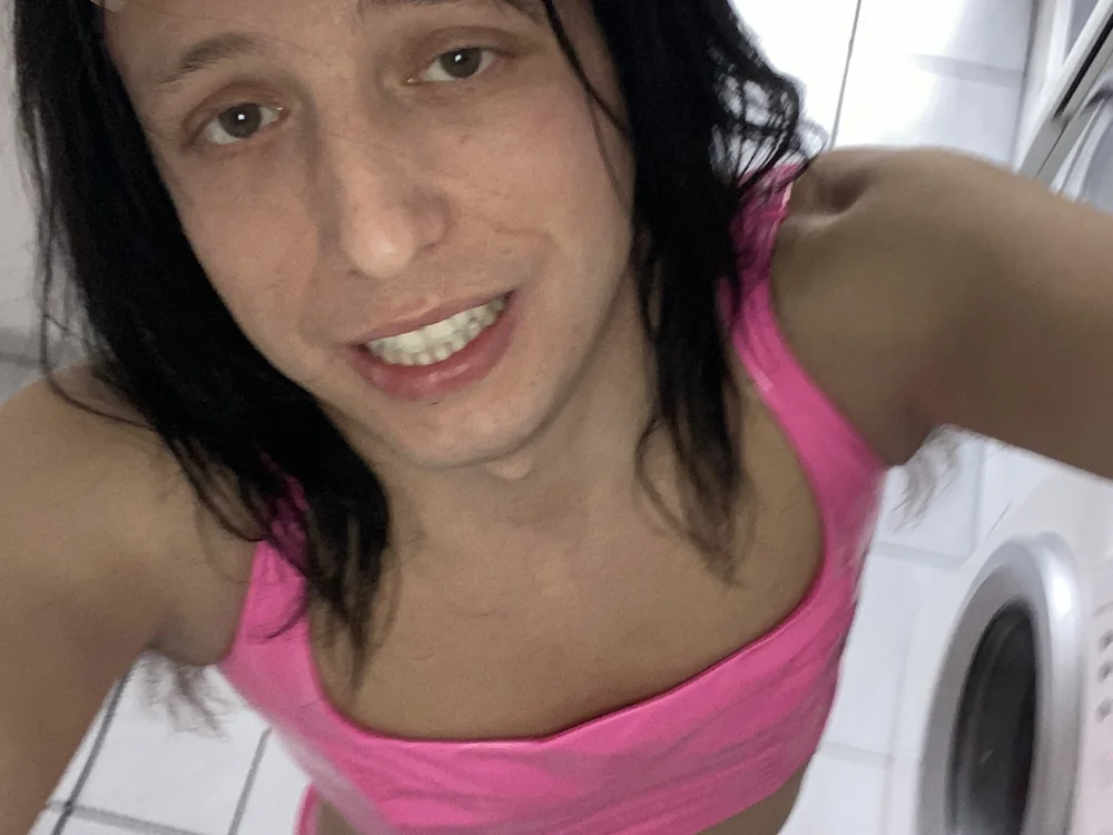 sissycrazyfist's Offline Chat Room
