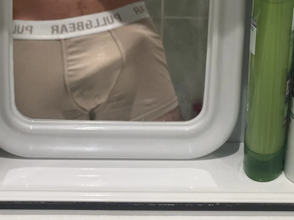 Esthiven123's Offline XXX Chat