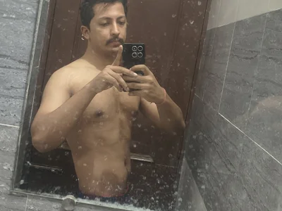 Doggyvy Male Blackhair Online Webcam Strip