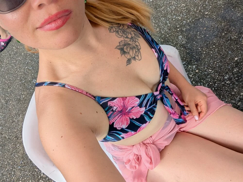 LStef94's Offline XXX Chat