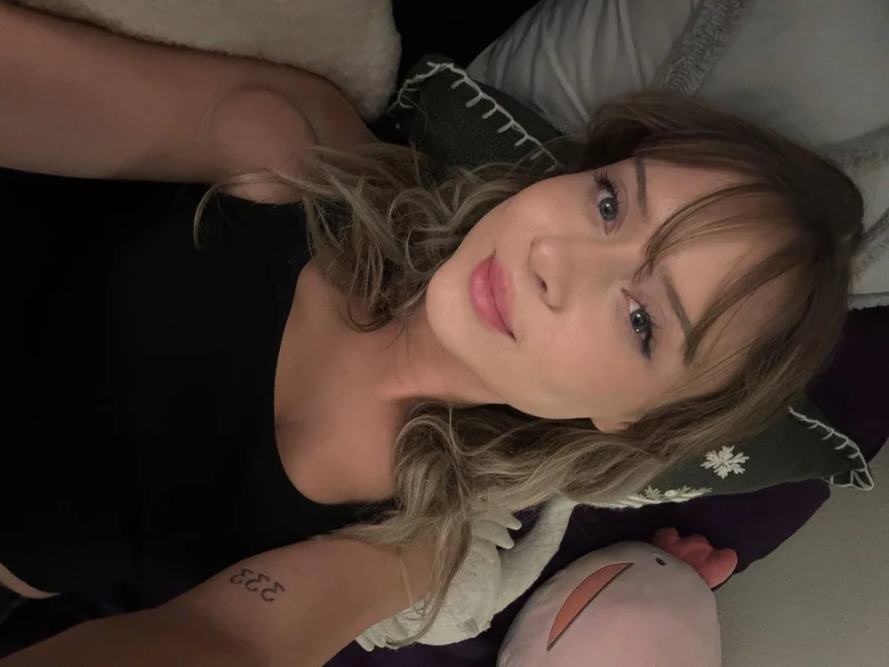 averyyy333's Offline Chat Room