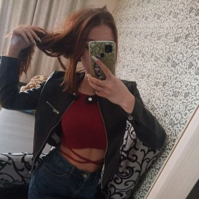 Laran_queen Adlı Modelin Çevrimdışı Sohbet Odası