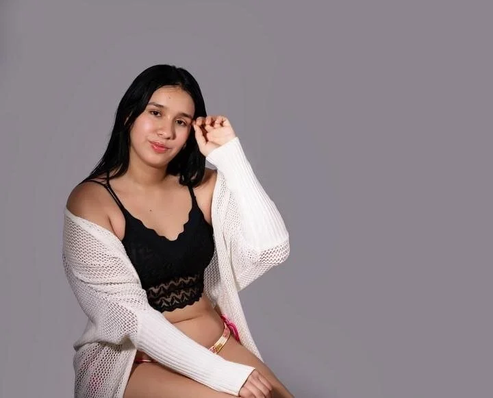 Emily_Sweet_As' Offline XXX Chat