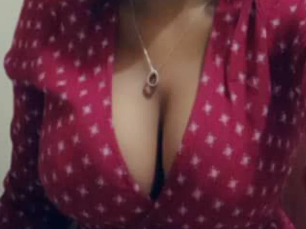 BestBoobiez's Offline Chat Room