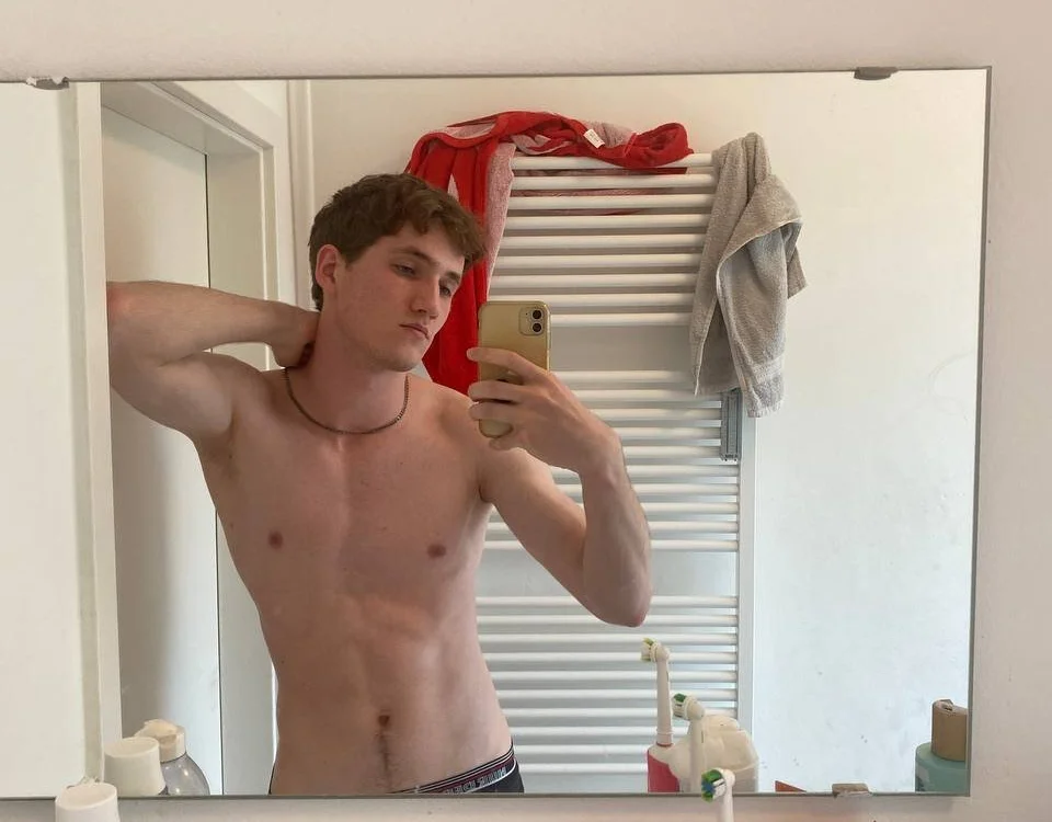 Offline chatovací místnost hotguy_22804