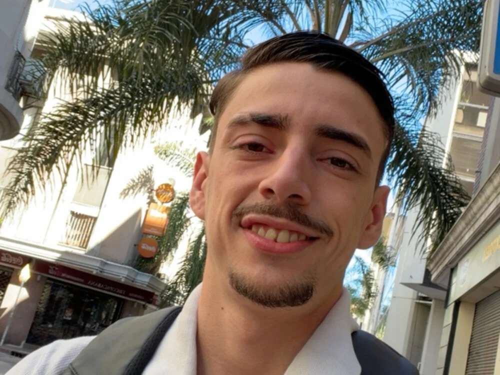 Adriano271299: офлайн-секс-чат