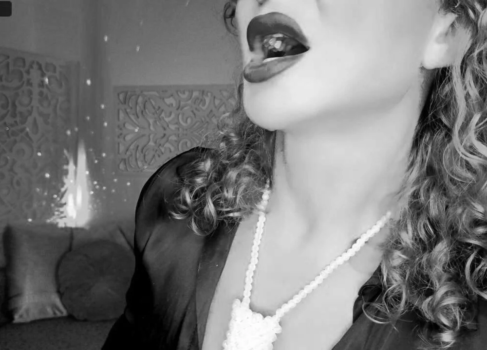 ClittyKitty_GangBang Offline XXX-Chat