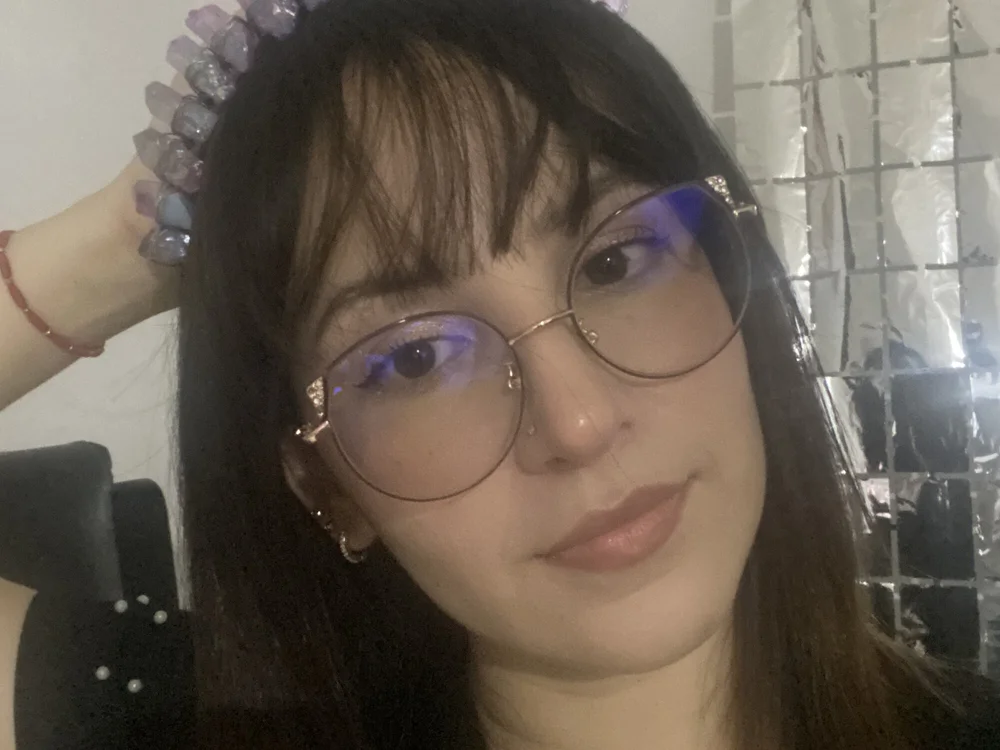 hellowtherew's Offline Chat Room